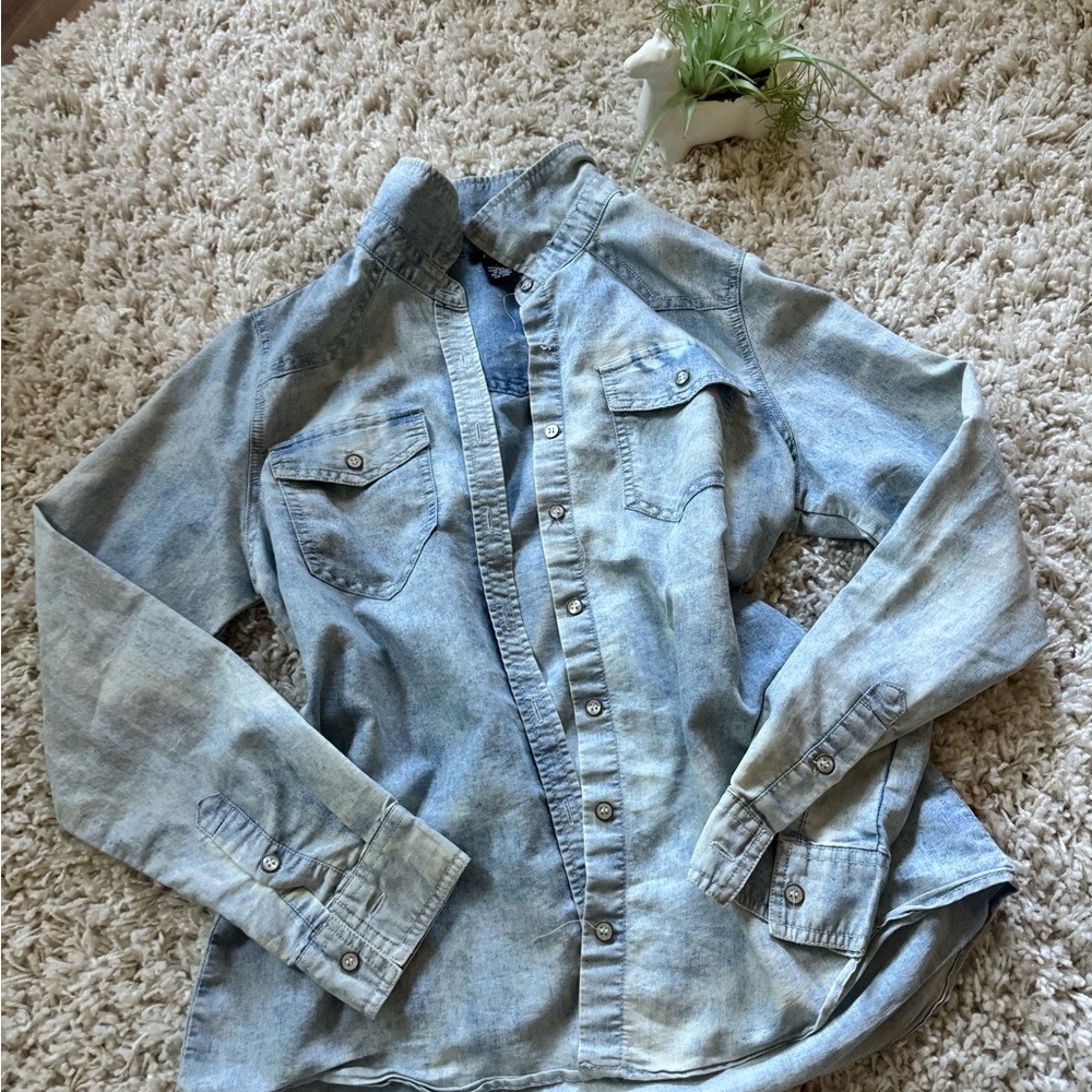 Rue 21 light wash 90s Y2K denim jacket long sleeve button up